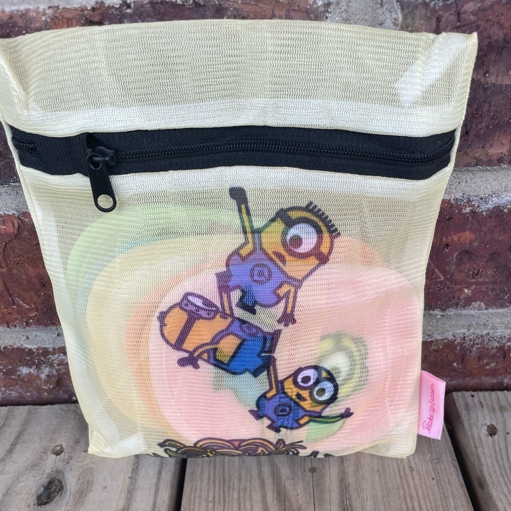 New Minions The Original Makeup Eraser Cloths 7 Day Set With Zip Laundry Bag